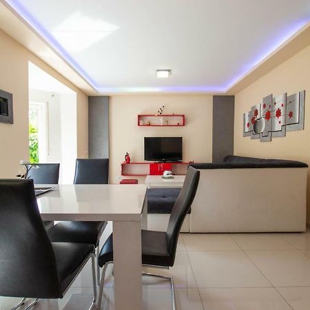 Jela Apartment 7 Pula Bagian luar foto